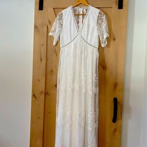 White maternity/newborn photo shoot dress
